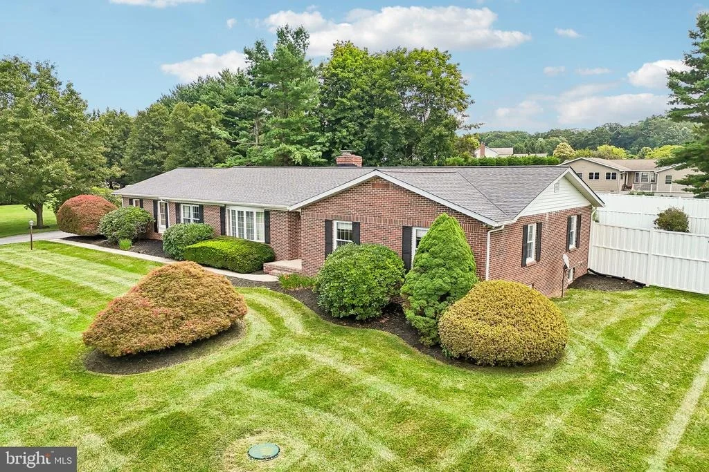 Photo of 2215 CHEROKEE DRIVE