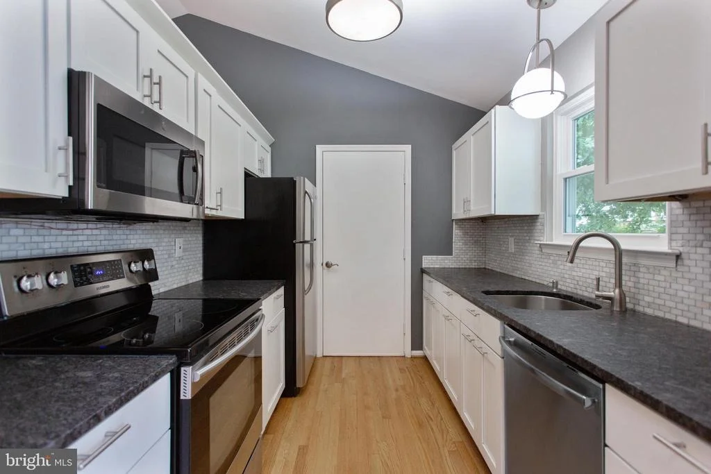 Photo of 1418 VALEBROOK LANE