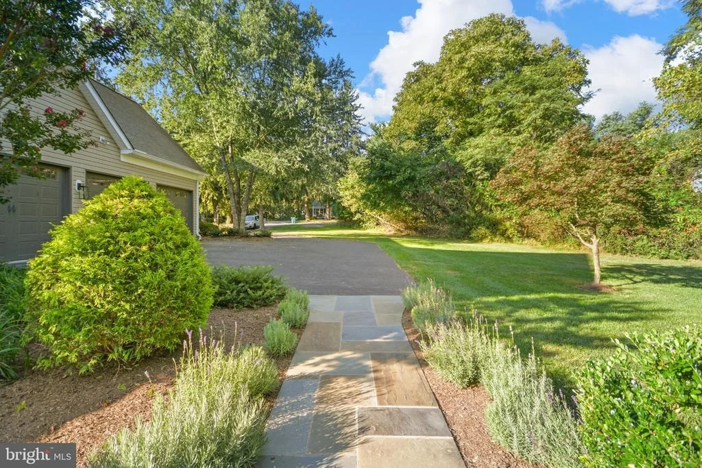 Photo of 4606 MOCKINGBIRD LANE