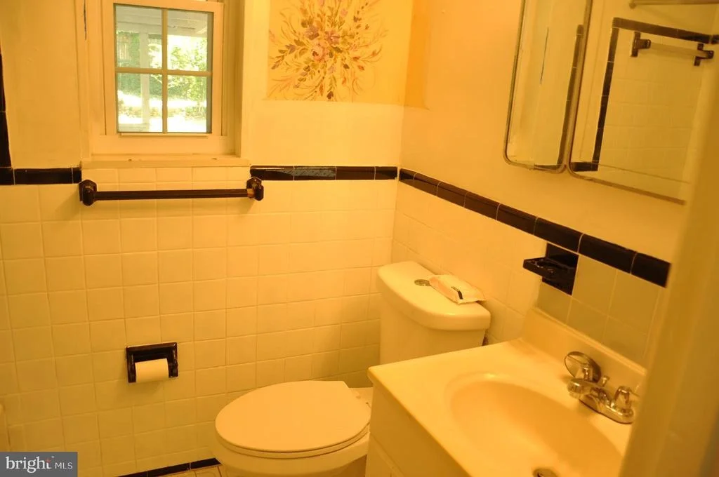 Photo of 11712 VEIRS MILL ROAD