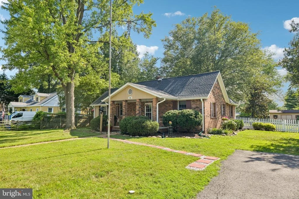 Photo of 8420 LEAF ROAD