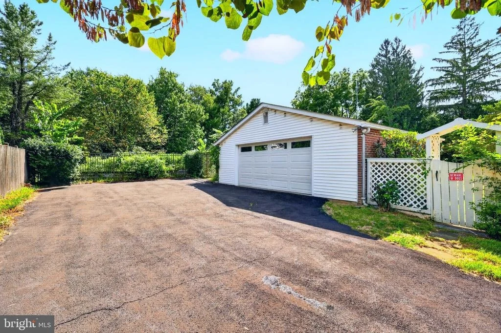 Photo of 805 ORCHARD WAY