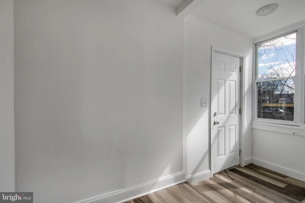 Photo of 5327 HAMLIN AVENUE