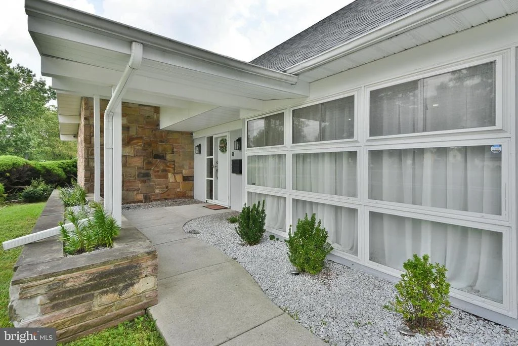 Photo of 8 WINDOVER LANE
