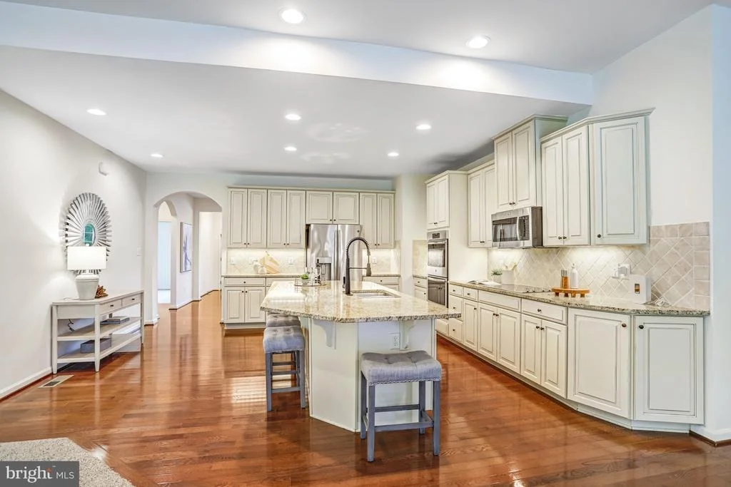 Photo of 26798 BARNSLEY PLACE