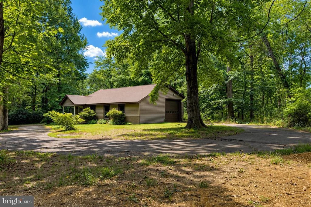Photo of 8425 MAUSEN LANE