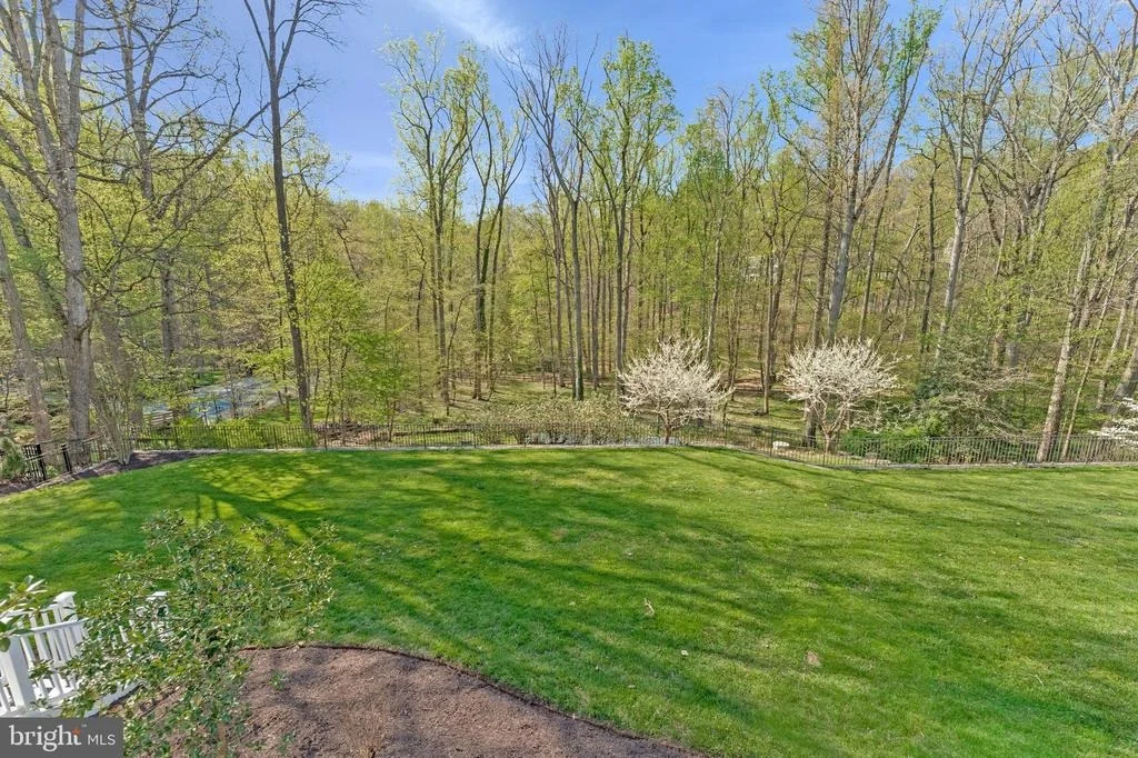 Photo of 8611 BROOK ROAD