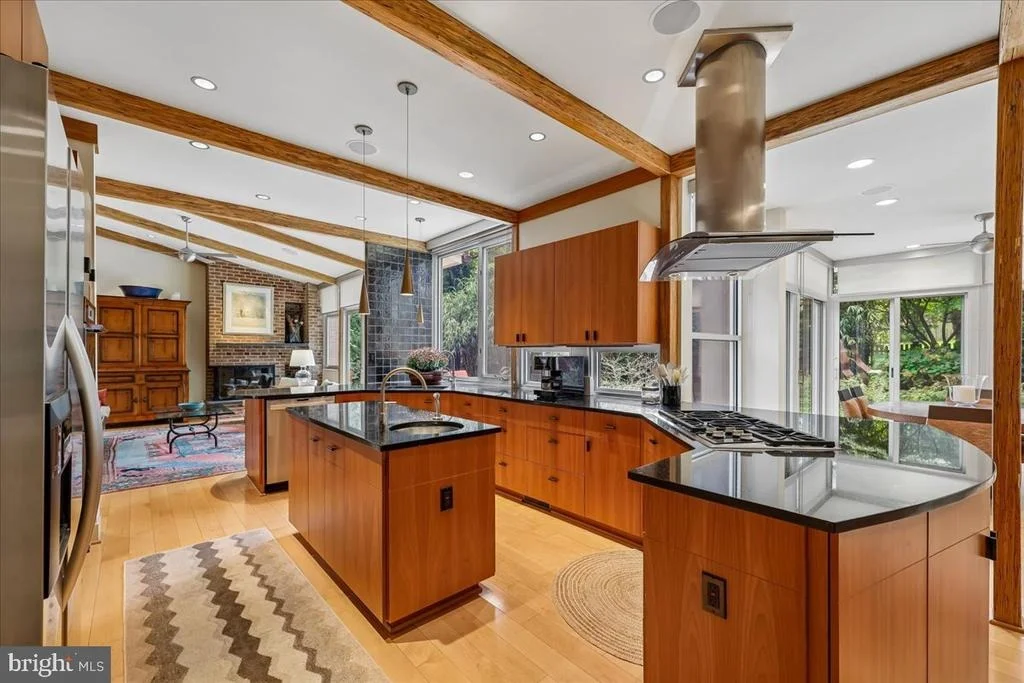 Photo of 1212 WOODSIDE PARKWAY