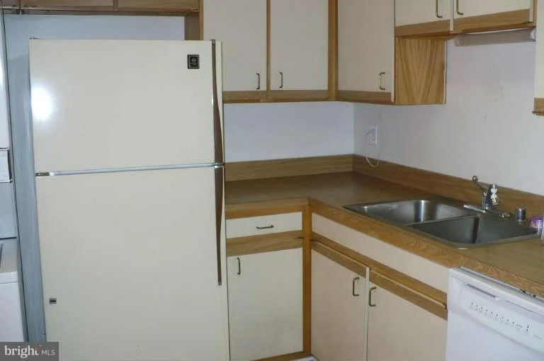 Photo of Unit 2305 at 15107 INTERLACHEN DRIVE