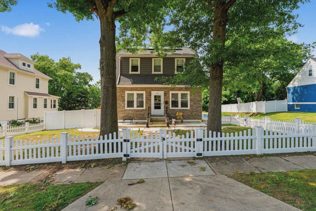 Photo of 4501 FOREST VIEW AVENUE