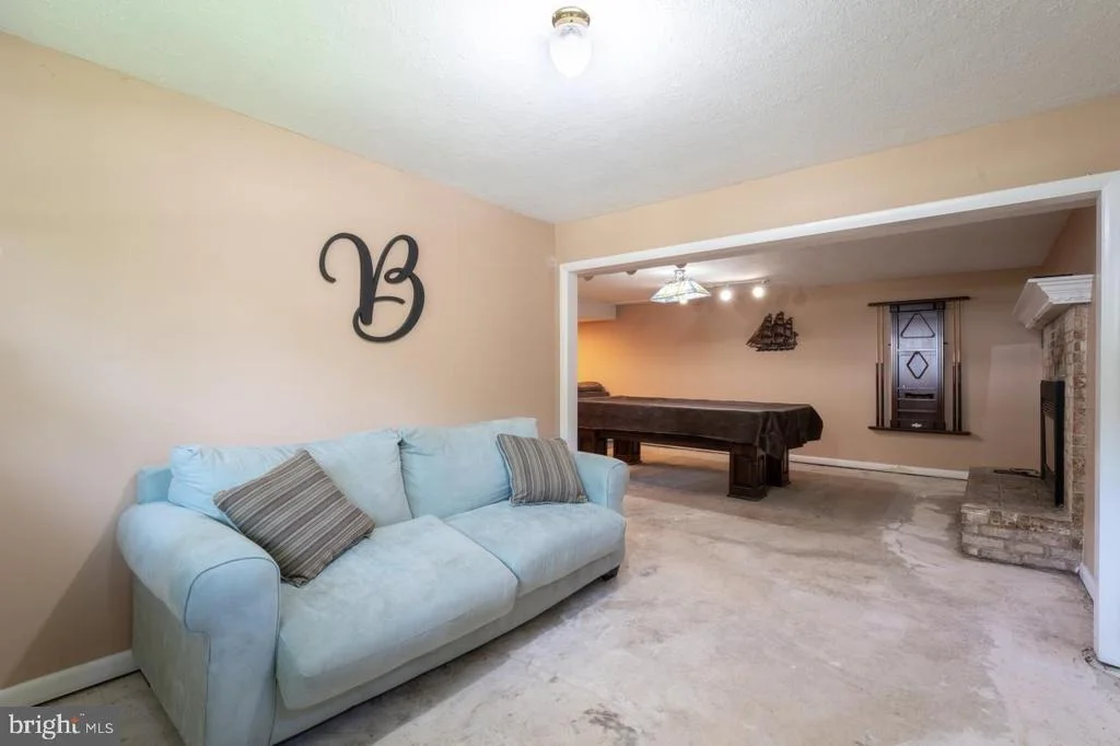 Photo of 2125 OAK ROAD