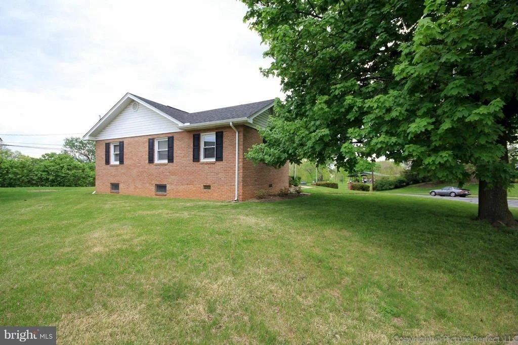 Photo of 407 DELAWARE ROAD