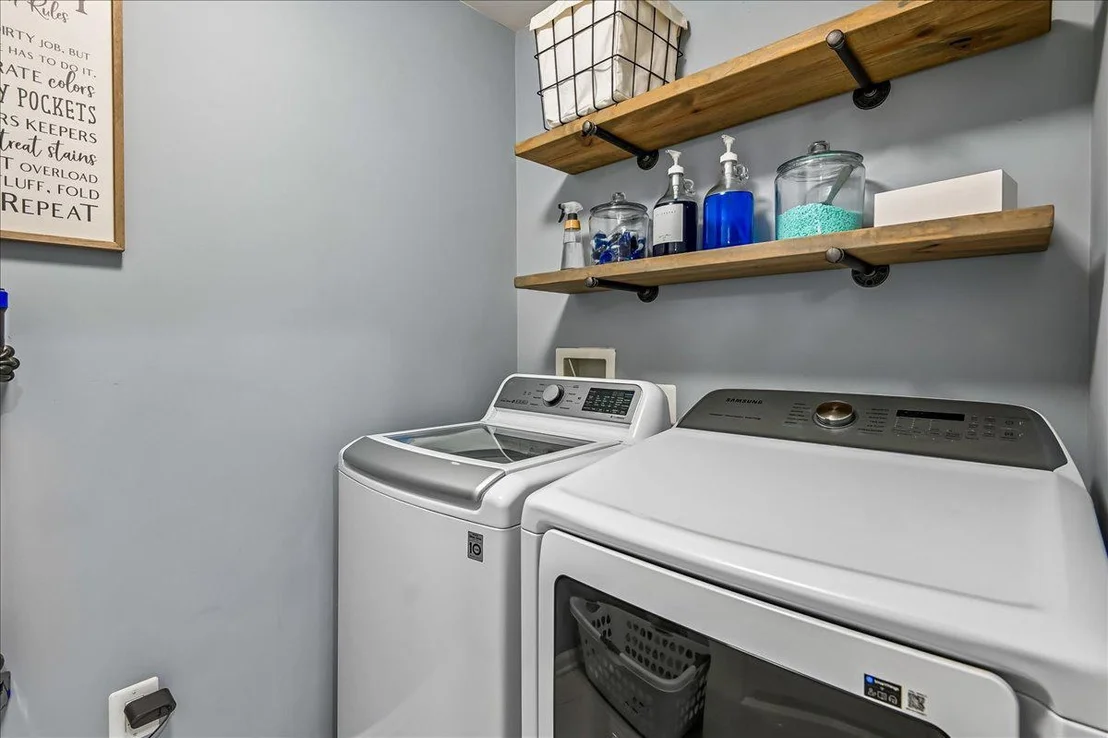 Photo of 8124 MEADOWGATE CIRCLE