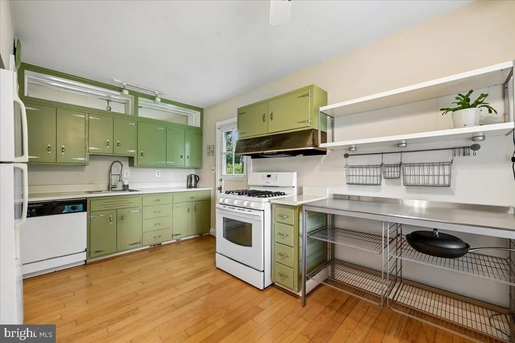 Photo of 10404 AMHERST AVENUE