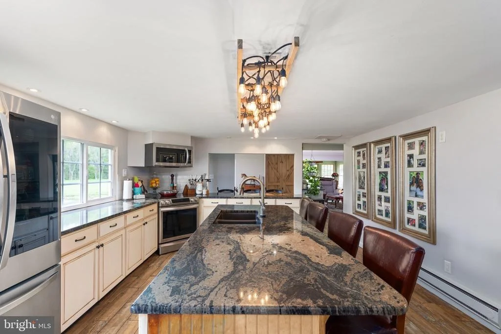 Photo of 2310 PUTNAM ROAD