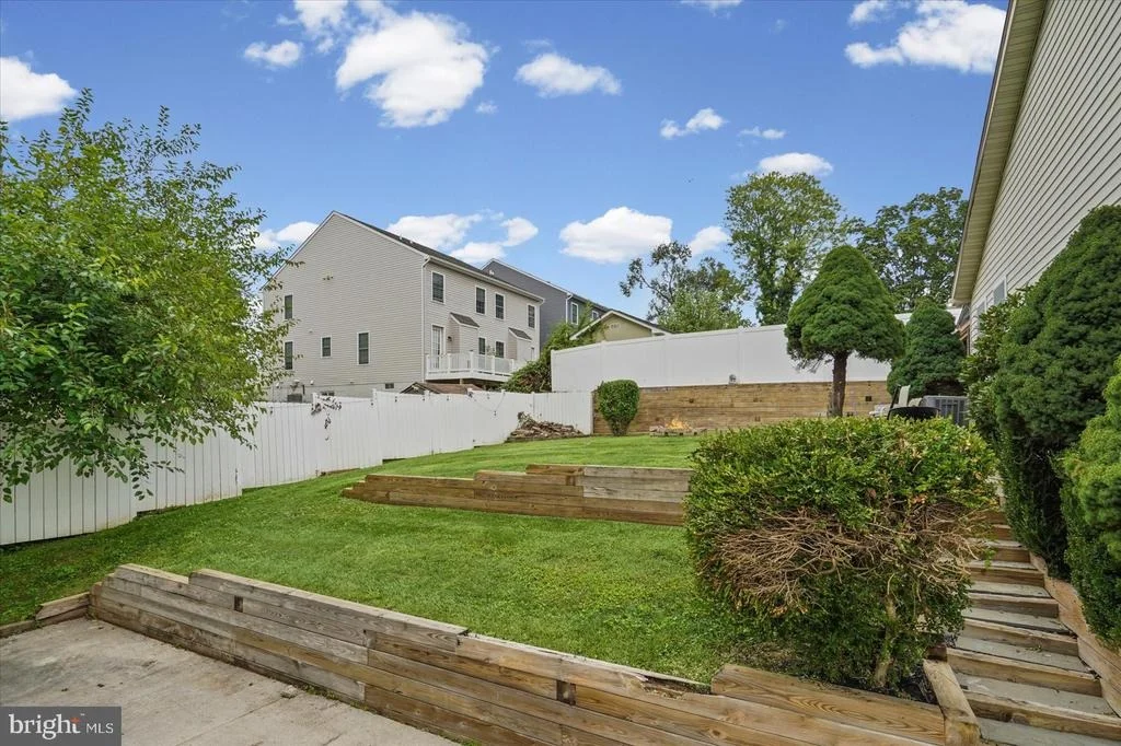 Photo of 6394 BEECHFIELD AVENUE