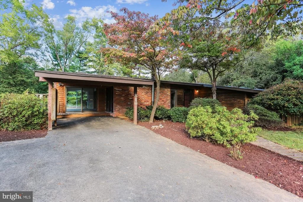 Photo of 816 OLIVE DRIVE