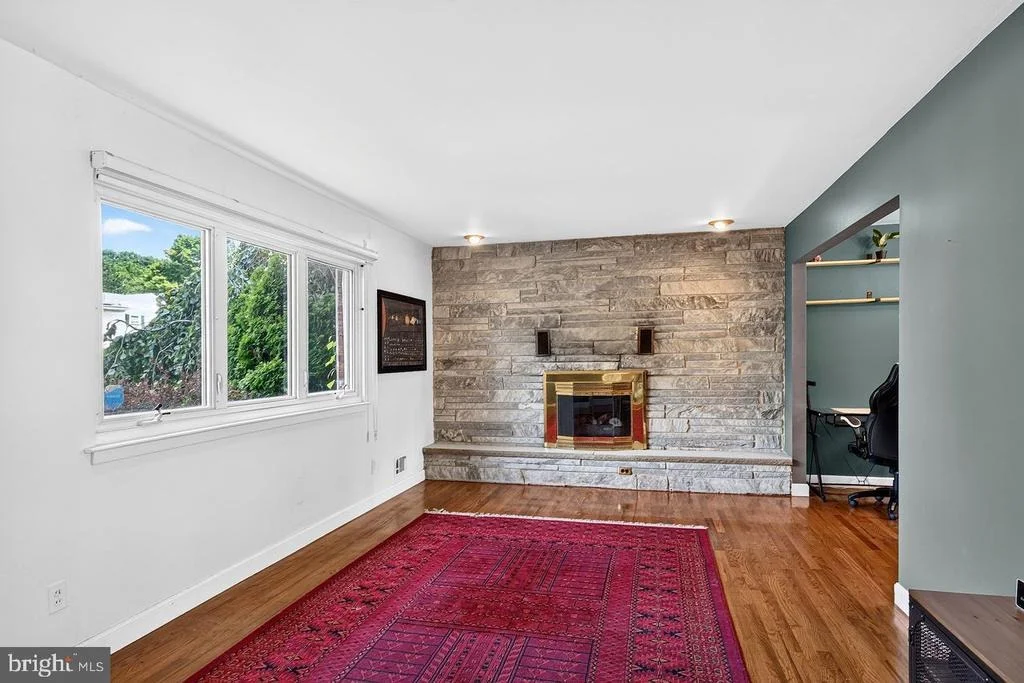 Photo of 717 DORIS TERRACE
