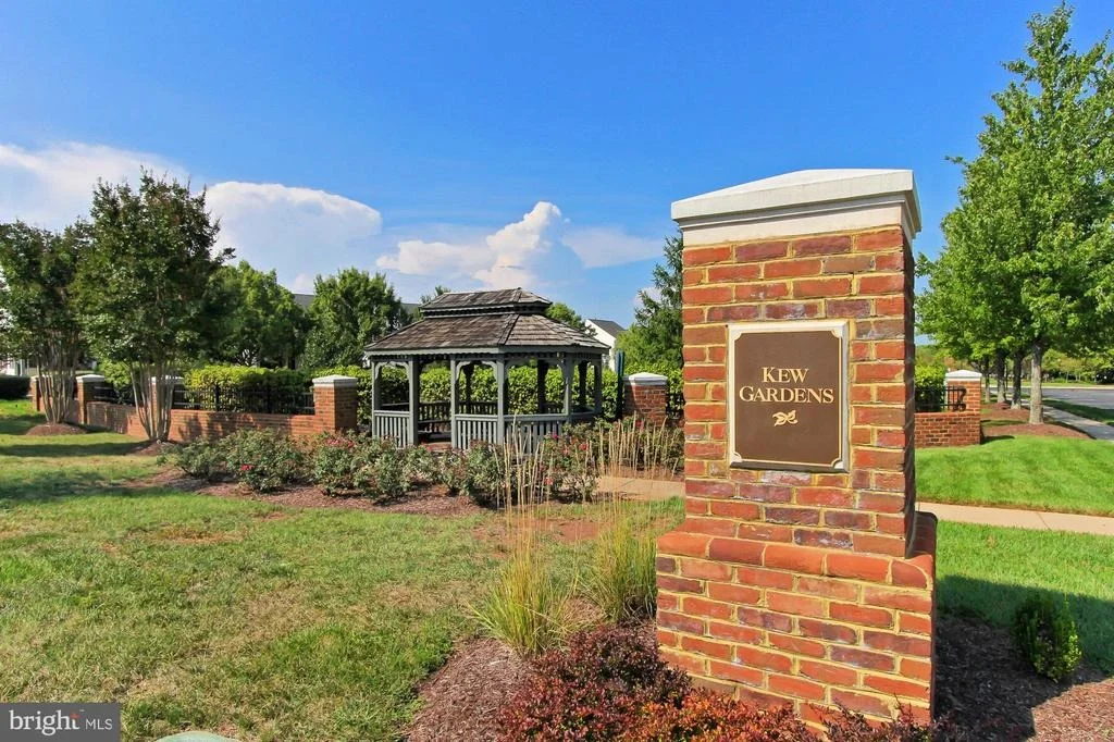 Photo of 6715 SELBOURNE LANE