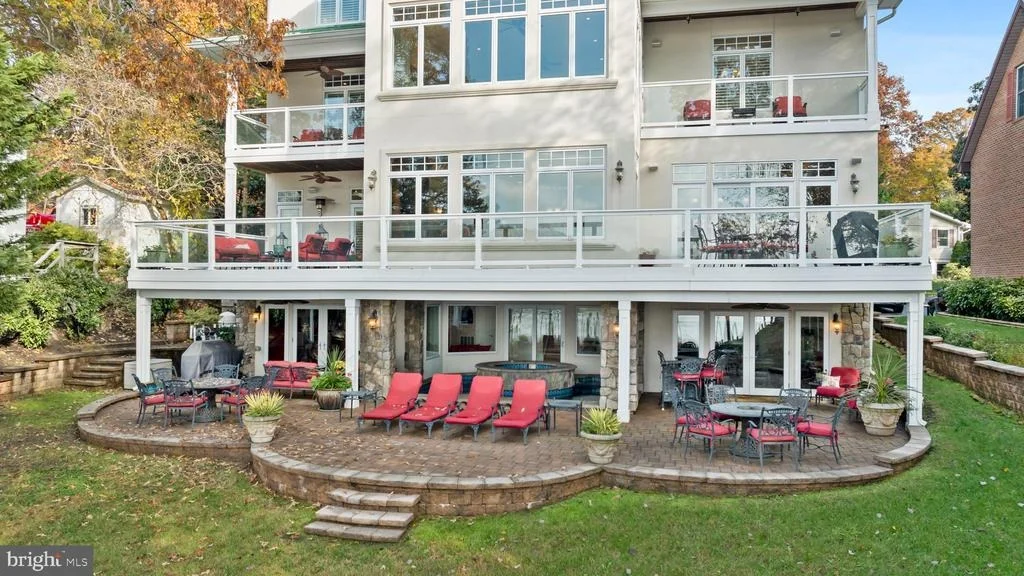 Photo of 206 HARBOR DRIVE