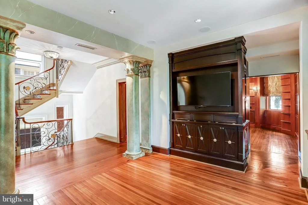 Photo of 2303 BANCROFT PLACE NW
