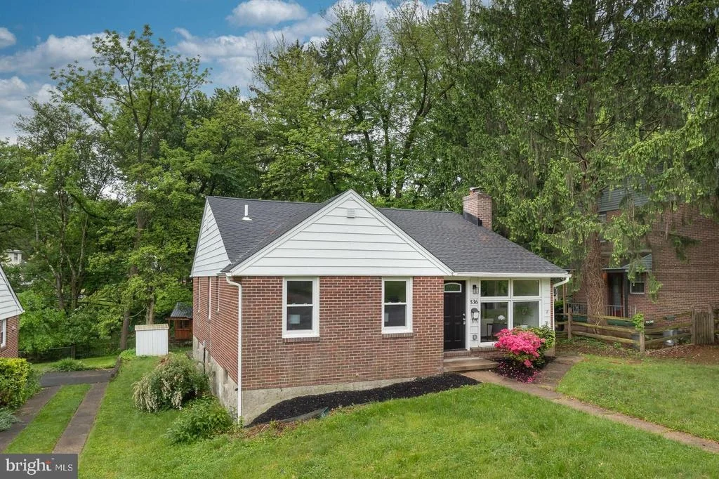 Photo of 536 BROOK ROAD