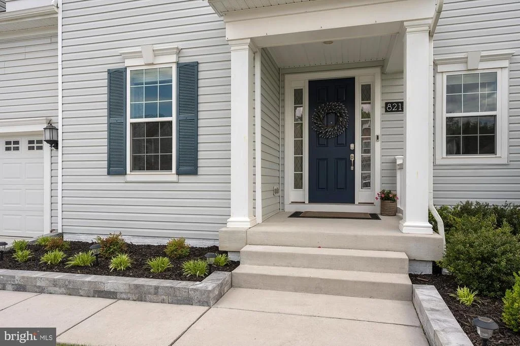 Photo of 821 BENTGRASS DRIVE