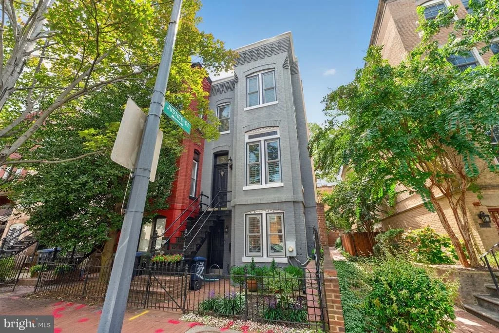 Photo of 227 C STREET NE