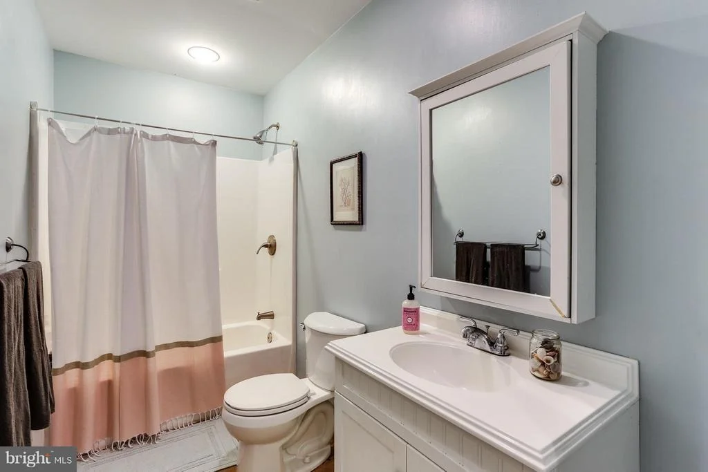 Photo of 828 WARREN ROAD