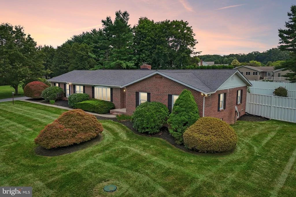 Photo of 2215 CHEROKEE DRIVE
