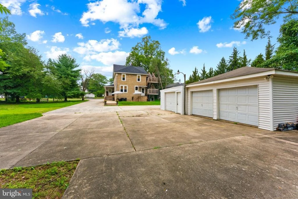 Photo of 1124 MANTUA PIKE