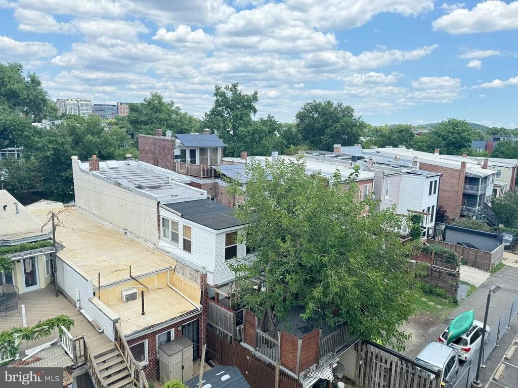 Photo of 915 3RD STREET NE