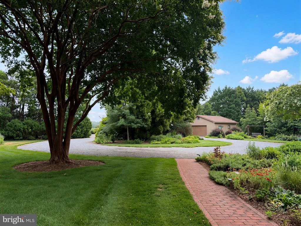 Photo of 2662 MARTHAS WAY