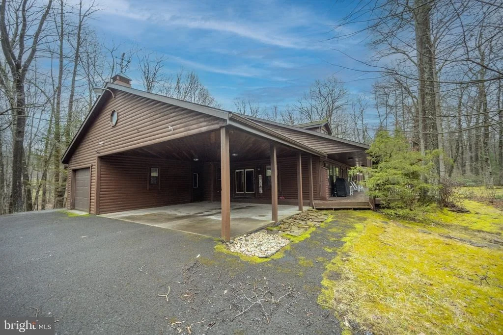 Photo of 526 GLEANINGS DRIVE