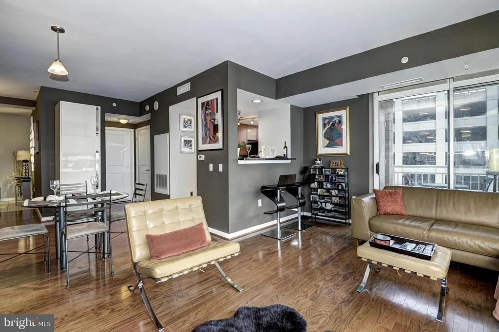 Photo of Unit 409 at 930 WAYNE AVENUE