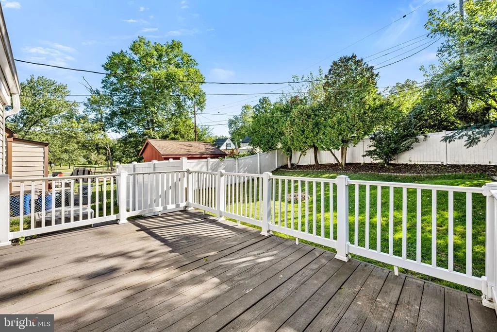 Photo of 825 CLIFFEDGE ROAD