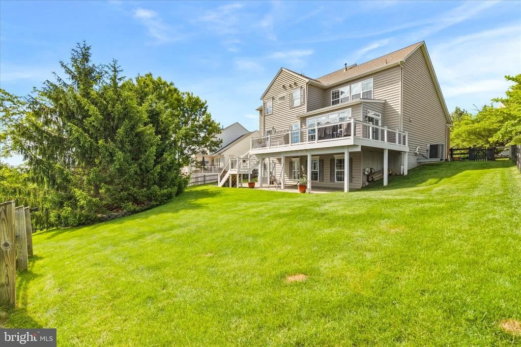 Photo of 2258 W. GREENLEAF DRIVE