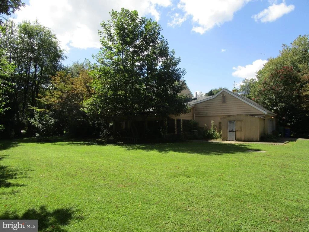Photo of 40 W FAIRWAY CIRCLE