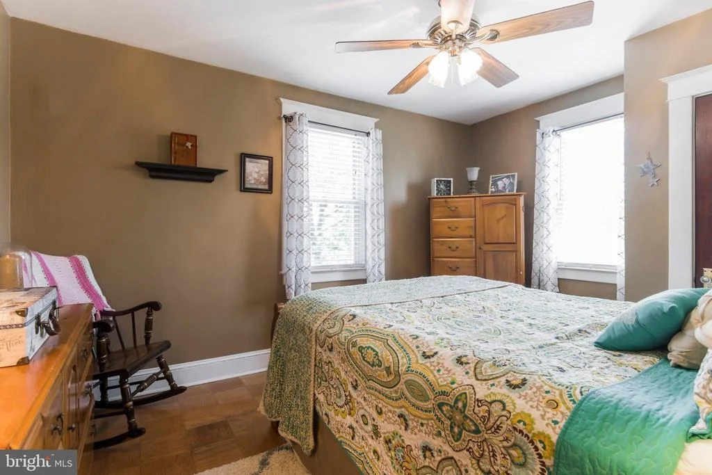 Photo of 618 ALDERSHOT ROAD