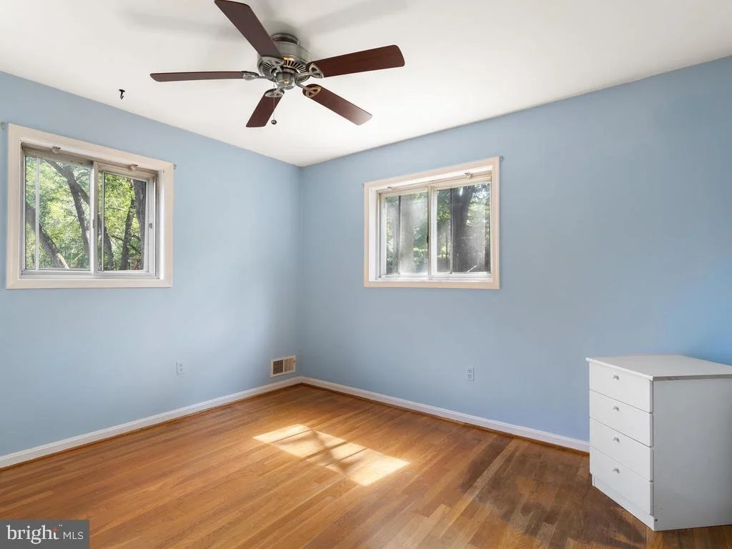 Photo of 19509 DUBARRY DRIVE