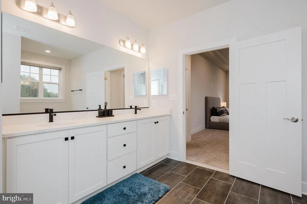Photo of 2525 EASY STREET