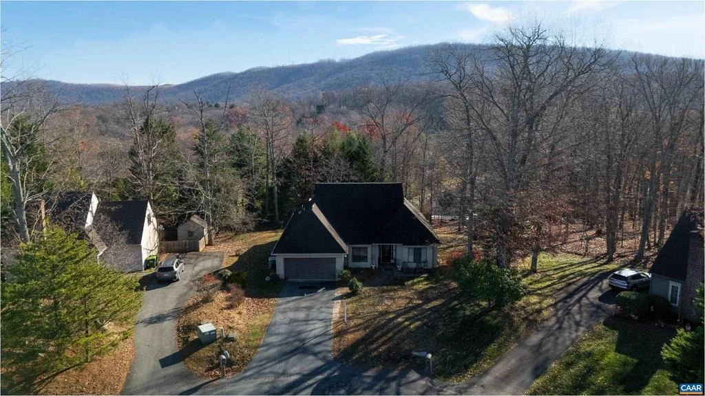 Photo of 465 HIDDEN RIDGE RD