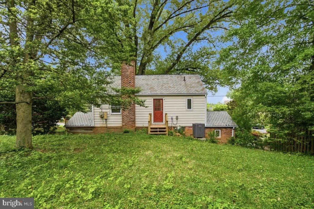 Photo of 1613 N SPRINGWOOD DRIVE N