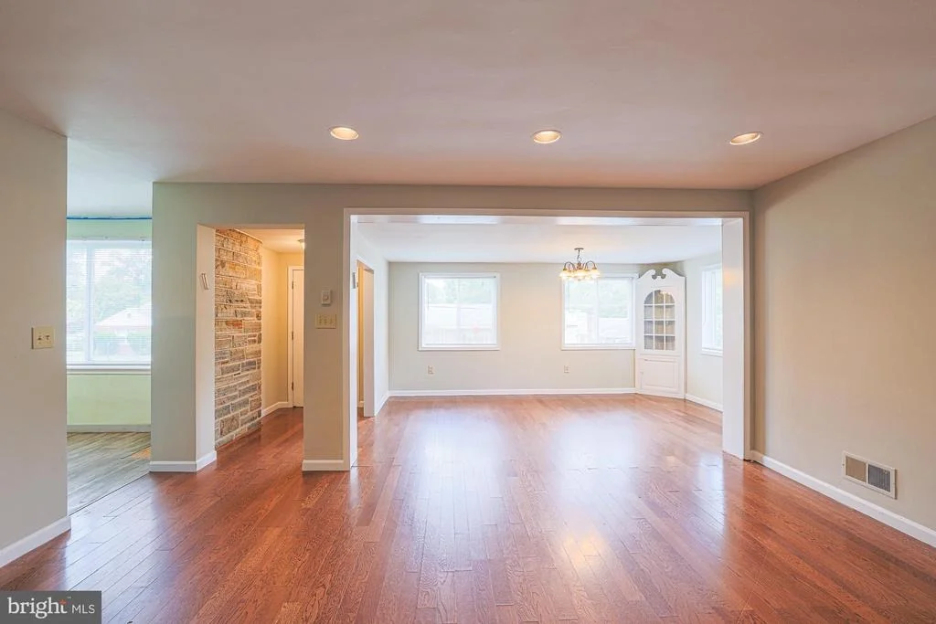 Photo of 6206 WINNER AVENUE