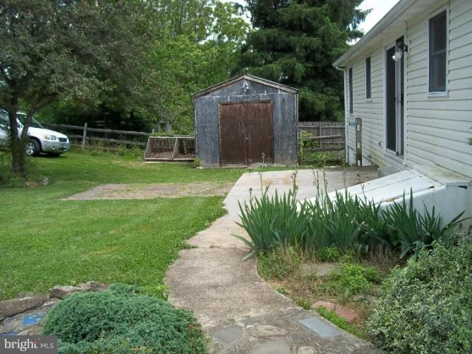 Photo of 27 E STREET E