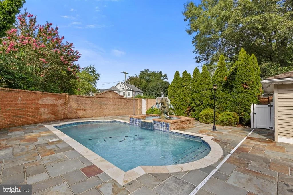 Photo of 20340 SILVER LAKE DRIVE