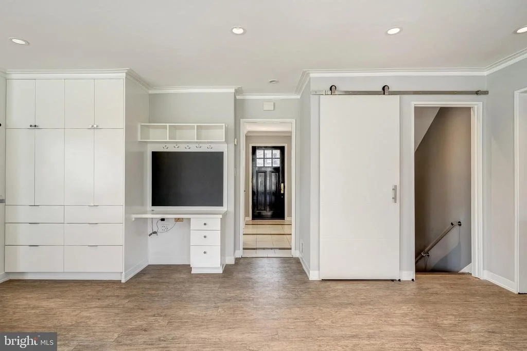 Photo of 6202 NETHERCOMBE COURT