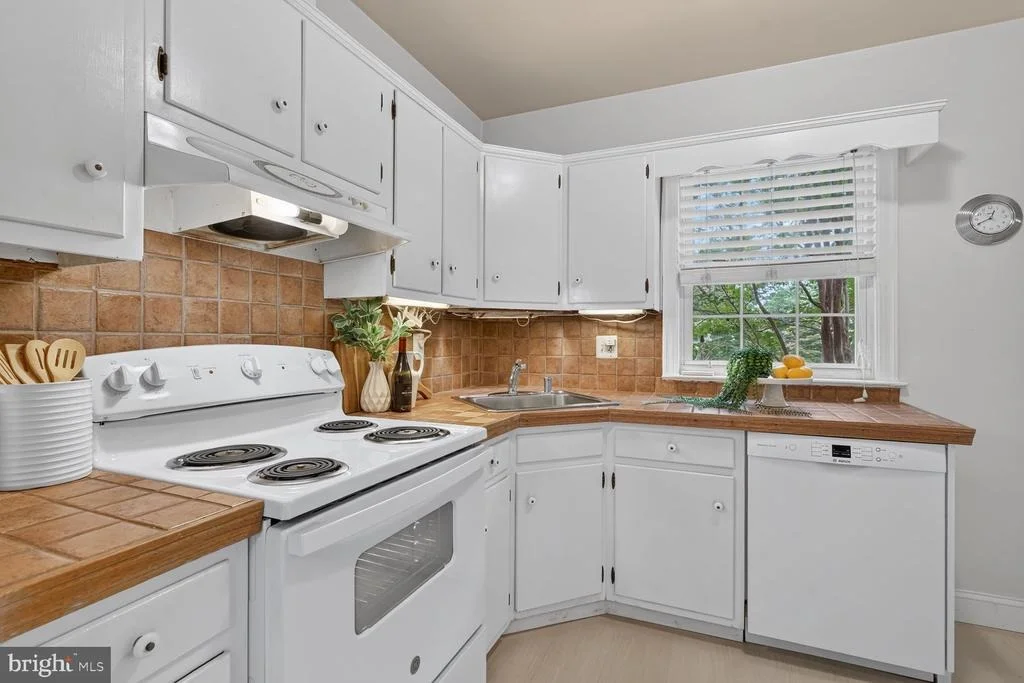 Photo of 2030 LANIER DRIVE
