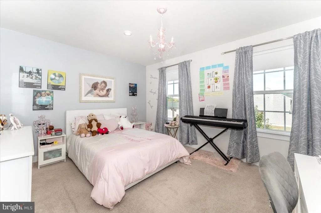 Photo of 76 VANCOUVER PLACE