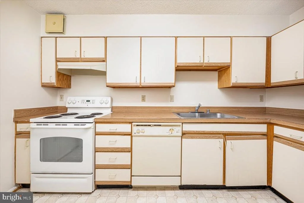 Photo of Unit 1807 at 15101 INTERLACHEN DRIVE